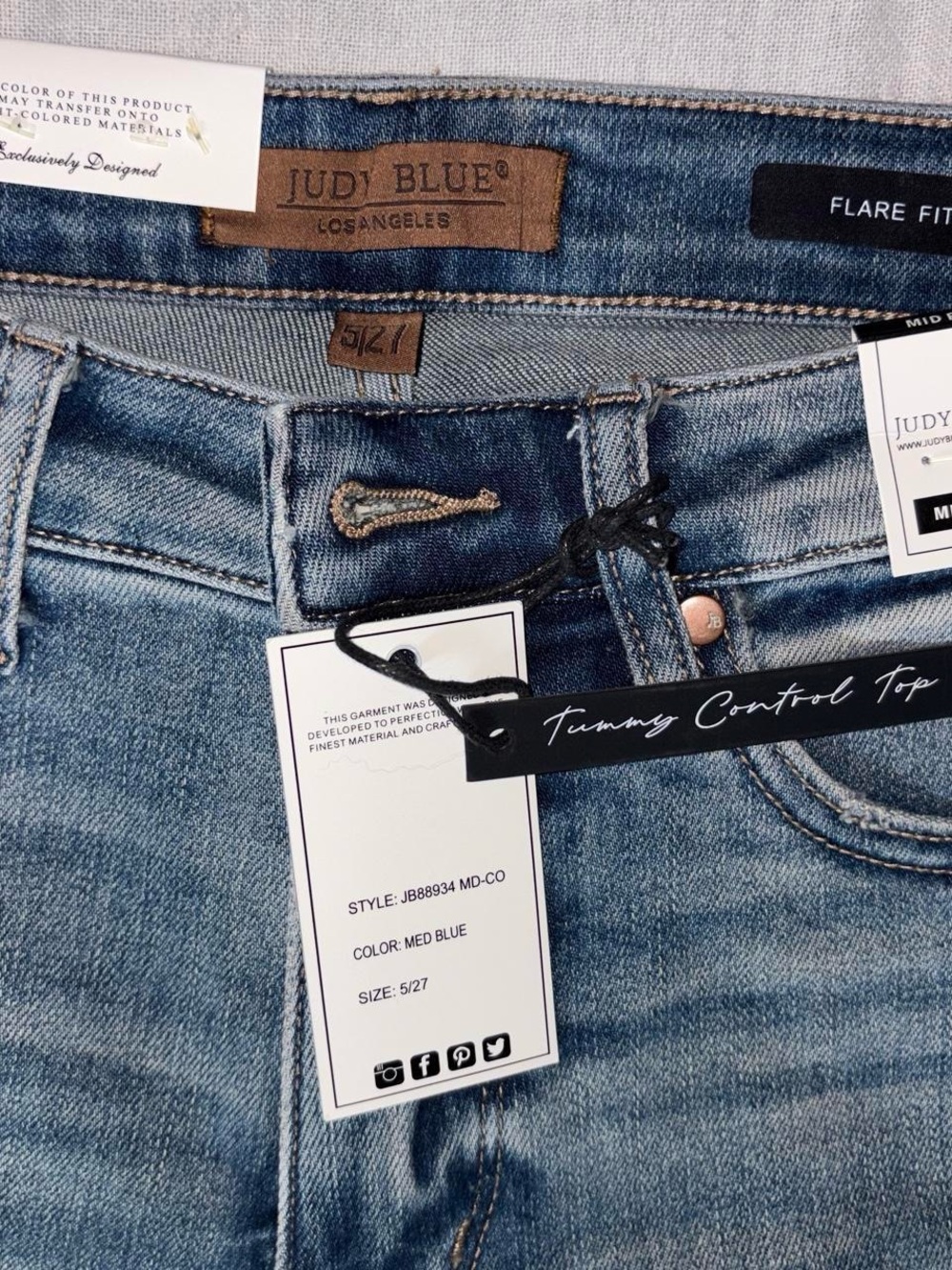 Judy Blue Mid-Dark Blue Flare Jeans 5/27 - Picture 3 of 5